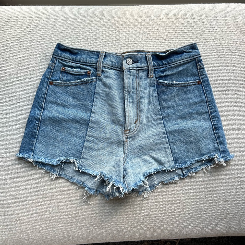 LIKE NEW Abercrombie Womens High Rise Mom Two Tone Denim Shorts